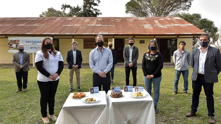 El gobernador visitó la centenaria Escuela Nº 19, Crucero Gral. Belgrano, de colonia Walter Moss, que tiene una matrícula de seis alumnos.