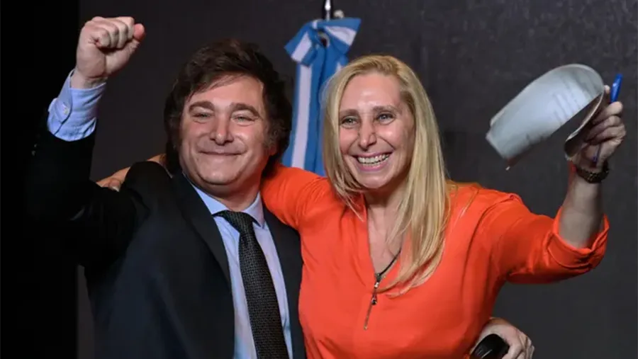 Los hermanos Milei y el salariazo en Casa Rosada. Las Secretarías General de la Presidencia, Legal y Técnica y Prensa pasaron a tener rango de Ministerio. Adorni ya había sido “premiado” y el directorio de YPF también quiere aumentos. Los hermanos Milei y el salariazo en Casa Rosada. Las Secretarías General de la Presidencia, Legal y Técnica y Prensa pasaron a tener rango de Ministerio. Adorni ya había sido “premiado” y el directorio de YPF también quiere aumentos.