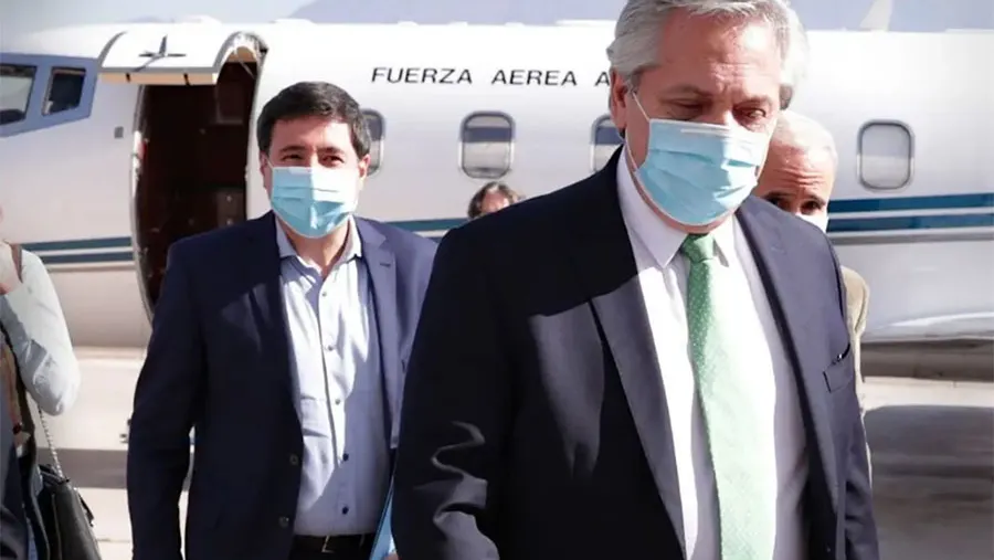 El Presidente junto al ministro Daniel Arroyo evalúan el diseño y alcance de la medida para implementar un ingreso familiar, que replantearía el actual esquema de planes sociales