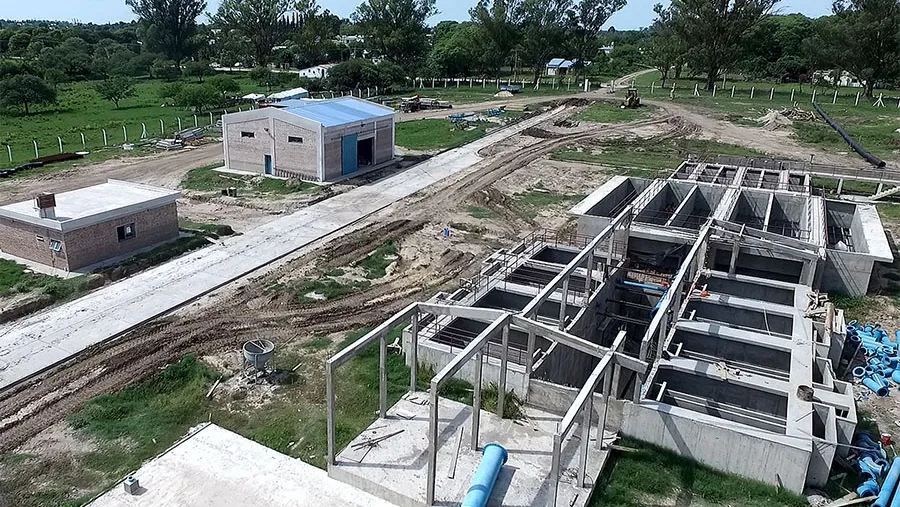 En Concordia, Villa Paranacito, Concepción del Uruguay, Ceibas, Santa Elena y la Paz se está desarrollando el Plan de Agua y Saneamiento que lleva adelante el gobierno con una inversión casi 195 millones de pesos. En Concordia, Villa Paranacito, Concepción del Uruguay, Ceibas, Santa Elena y la Paz se está desarrollando el Plan de Agua y Saneamiento que lleva adelante el gobierno con una inversión casi 195 millones de pesos.