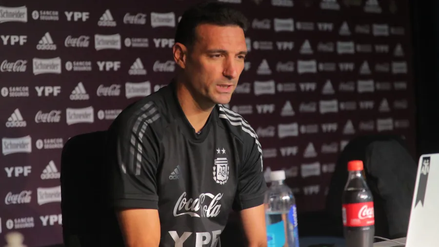 Scaloni no confirmó el equipo y dijo que ante Colombia habrá que “aprovechar los espacios”