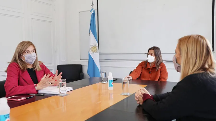 La ministra de Seguridad de la Nación, Sabina Frederic y la subsecretaria de Programación Federal y Articulación Legislativa, Silvia La Ruffa, recibieron a la ministra de Gobierno y Justicia, Rosario Romero.
