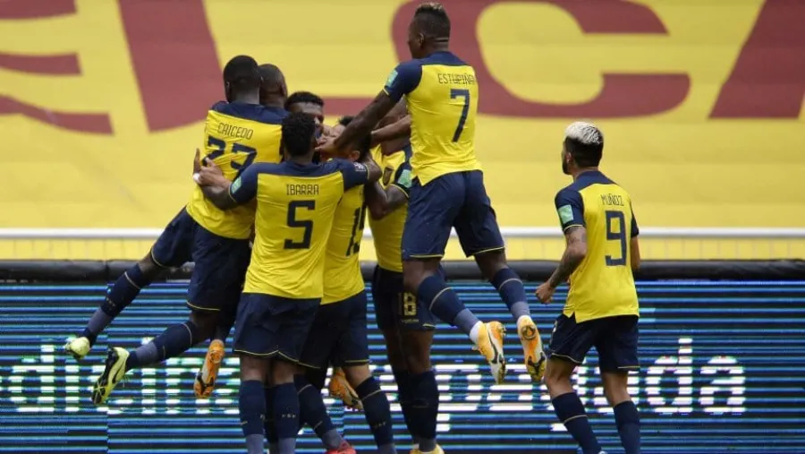 Eliminatorias: Ecuador vapuleó a Colombia con una goleada histórica en Quito