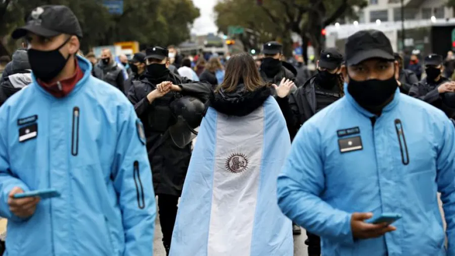  En tres horas agotaron las entradas para el clásico Argentina-Uruguay por Eliminatorias