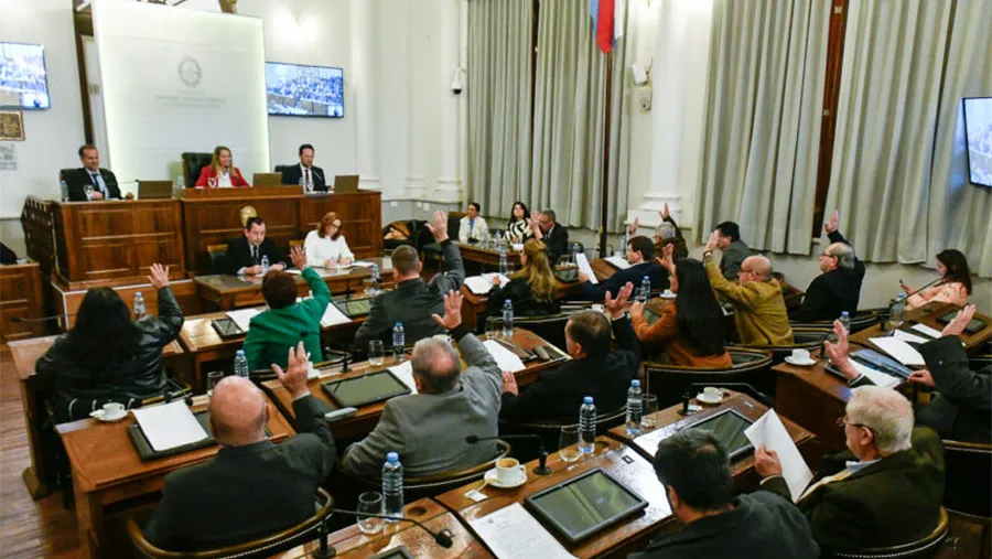 En el marco de la décima sesión del 144º Período Legislativo, presidida por la vicegobernadora Laura Stratta, se dio media sanción al proyecto de ley que establece la Promoción y Protección Integral de la Primera Infancia. En el marco de la décima sesión del 144º Período Legislativo, presidida por la vicegobernadora Laura Stratta, se dio media sanción al proyecto de ley que establece la Promoción y Protección Integral de la Primera Infancia.