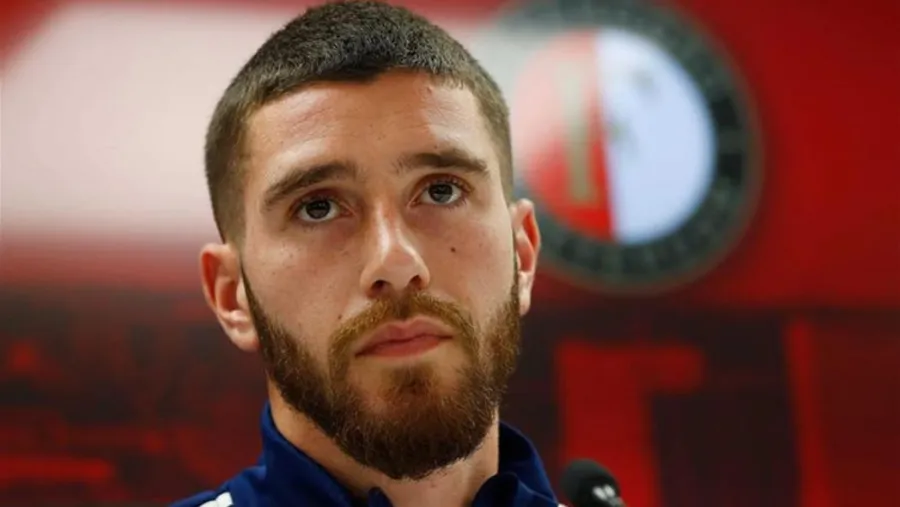 En Feneyoord esperan contar con el entrerriano Senesi para el 24 de noviembre