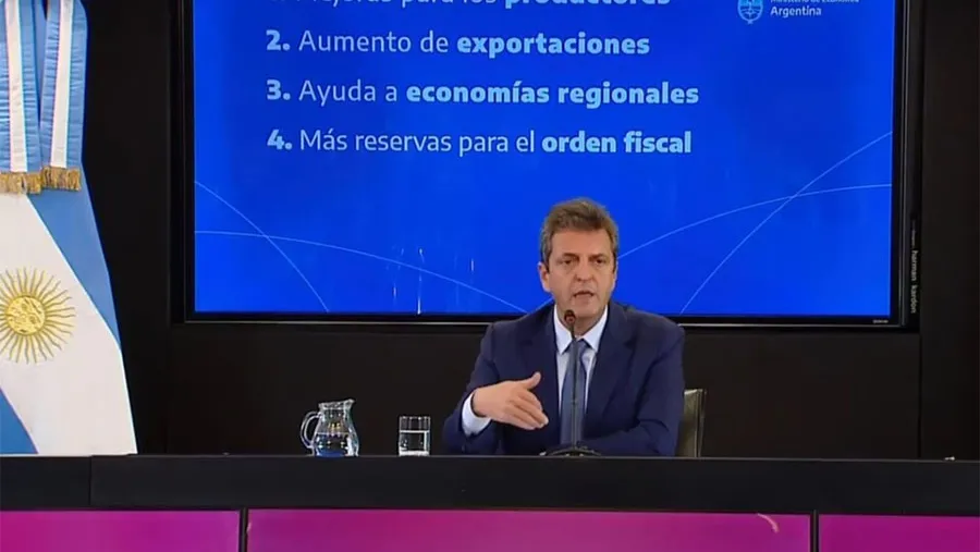 Sergio Massa anunció que El nuevo mecanismo establece que se podrá liquidar la soja a 200 pesos por dólar durante lo que resta de septiembre.