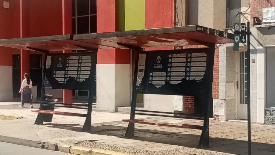 UTA no acató la conciliación obligatoria y los colectivos urbanos no circulan por tercer día consecutivo. UTA no acató la conciliación obligatoria y los colectivos urbanos no circulan por tercer día consecutivo.