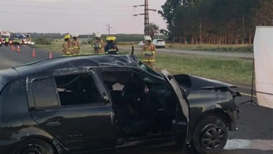 El hecho ocurrió alrededor de las 4 de hoy, en la Autovía 14 y fue protagonizado por un Renault Clio que circulaba en sentido Norte-Sur.