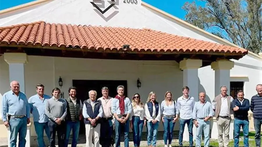 Los ganaderos de la Sociedad Rural se reunieron Establecimiento La Rosalía y reclaman reunirse con el gobernador electo, Rogelio Frigerio para abordar las problemáticas del sector.
