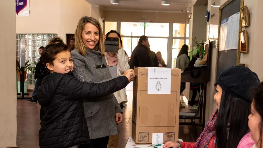 Stratta votando en las PASO