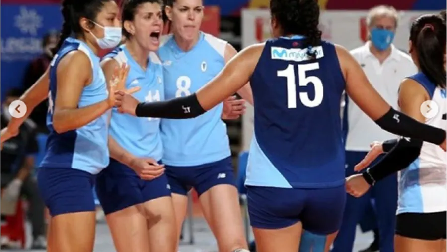 La entrerriana Tanya Acosta llegó a lo más alto del vóley peruano con Regatas Lima