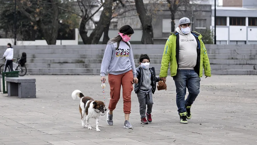No se debe obligar a los niños más pequeños a usar tapabocas, pero la OMS recomienda su uso a partir de los 12 años. No se debe obligar a los niños más pequeños a usar tapabocas, pero la OMS recomienda su uso a partir de los 12 años.