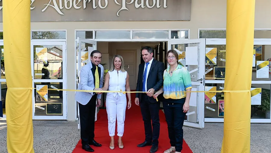 El viernes pasado por la tarde, la vicegobernadora Laura Stratta se trasladó hasta la localidad de Larroque para realizar la apertura del V Festival de Teatro.