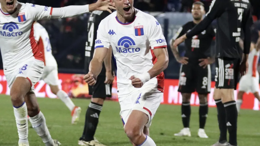 Tigre reaccionó ante Riestra y consiguió su primer triunfo como local