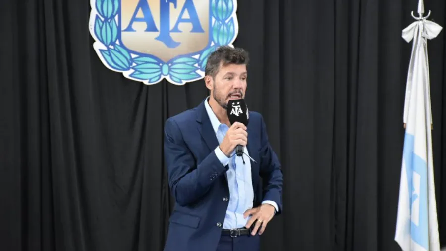 Marcelo Tinelli Marcelo Tinelli fue elegido unánimemente como presidente de la Superliga