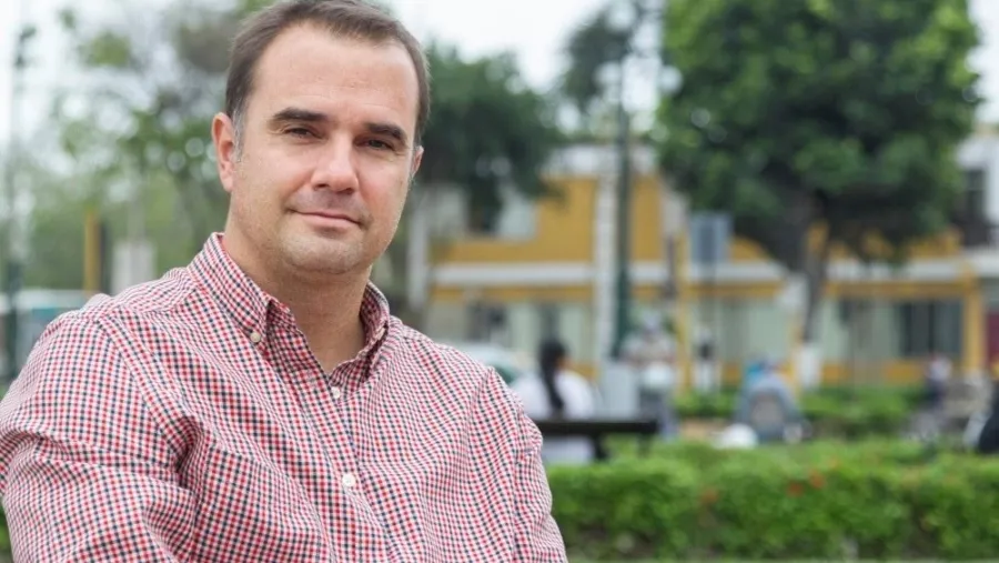 Raúl Tola