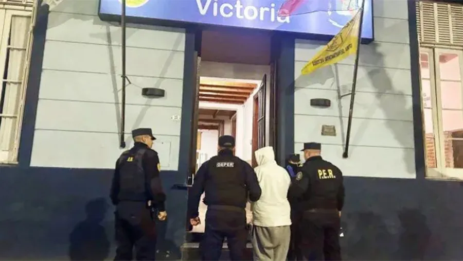 El detenido quedó alojado a disposición de la magistratura interviniente, a los fines de determinar su situación procesal.