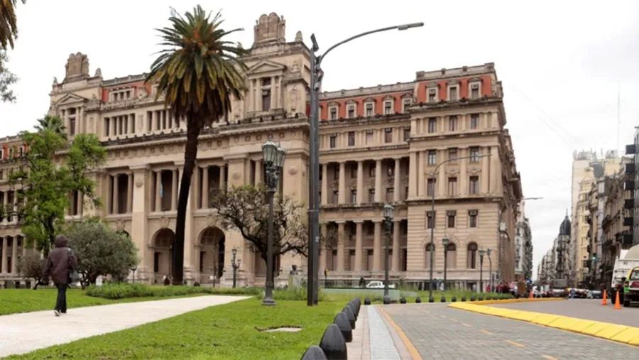 La Corte debe expedirse sobre el caso de los jueces cuyos traslados irregulares suspendió el Senado. La Corte debe expedirse sobre el caso de los jueces cuyos traslados irregulares suspendió el Senado.