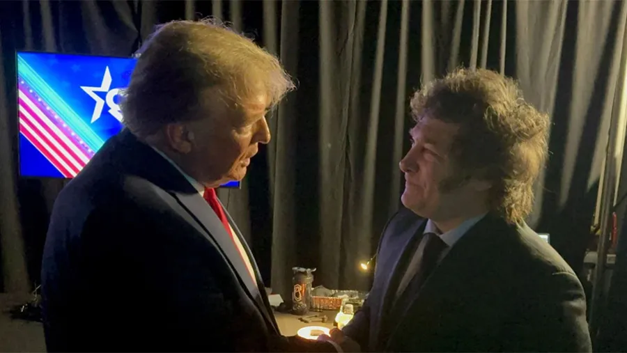 Milei conoció a Trump en la Conferencia de Acción Política Conservadora de 2024 y construyó una relación estrecha en tiempo récord con nuevos desafíos. Milei conoció a Trump en la Conferencia de Acción Política Conservadora de 2024 y construyó una relación estrecha en tiempo récord con nuevos desafíos.