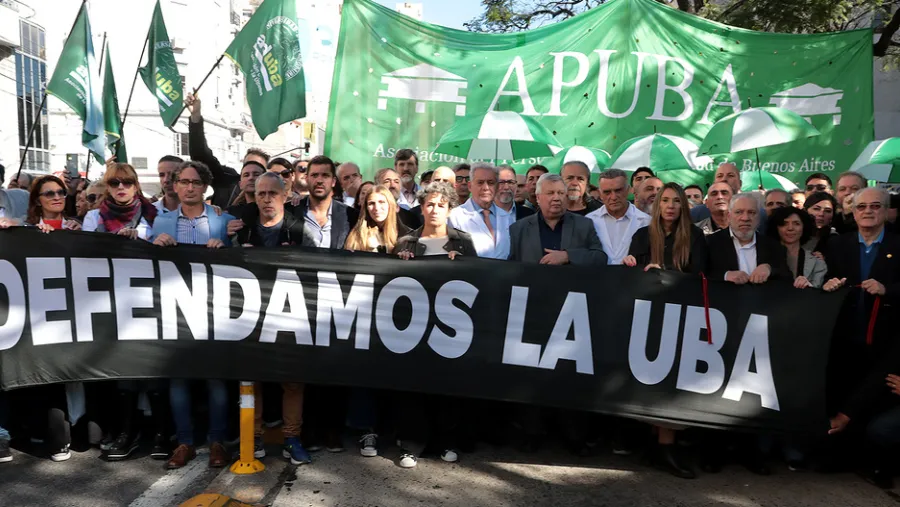 El Gobierno rechazó el documento de la Universidad de Buenos Aires y dice que viola los derechos de los estudiantes.