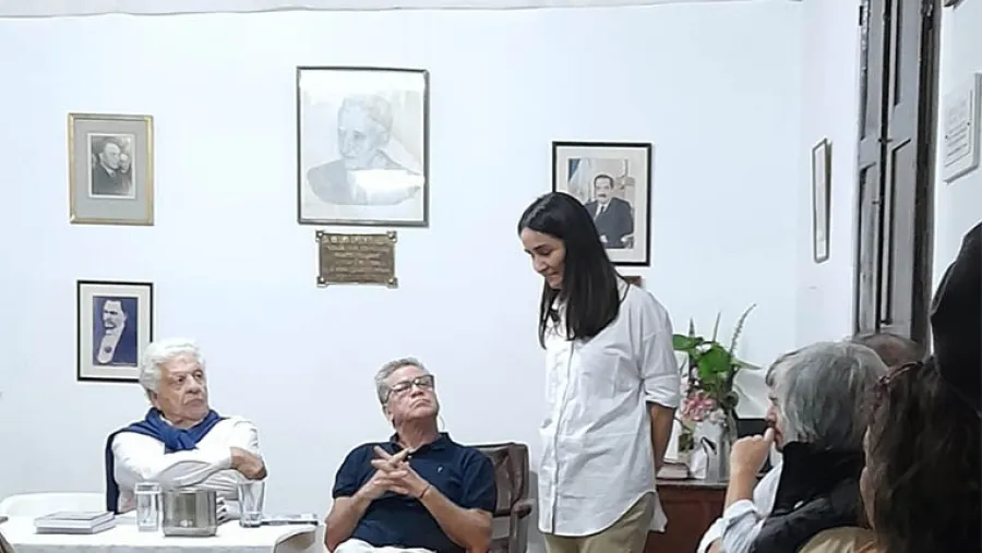 María Alejandra Viola destacó el legado de Raúl Alfonsín y la necesidad de tenerlo presente en el contexto actual. María Alejandra Viola destacó el legado de Raúl Alfonsín y la necesidad de tenerlo presente en el contexto actual.