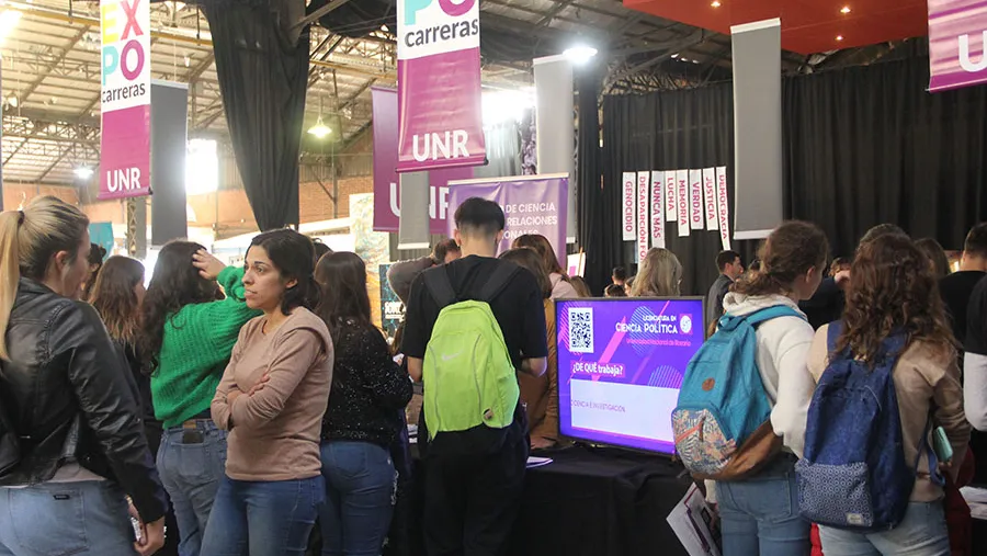 Autoridades de universidades nacionales avanzan en el “sinceramiento” respecto de la duración de las carreras de grado debido a que detectaron que mientras teóricamente rondan los cinco años, en realidad llegan a una media de nueve. Autoridades de universidades nacionales avanzan en el “sinceramiento” respecto de la duración de las carreras de grado debido a que detectaron que mientras teóricamente rondan los cinco años, en realidad llegan a una media de nueve.