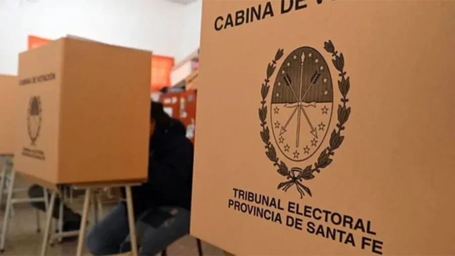 Los santafesinos elegirán en abril a 69 convencionales reformadores de la Constitución provincial. 50 seleccionados mediante listas que abarcan toda la provincia y 19 que representarán a cada uno de los Departamentos. Los santafesinos elegirán en abril a 69 convencionales reformadores de la Constitución provincial. 50 seleccionados mediante listas que abarcan toda la provincia y 19 que representarán a cada uno de los Departamentos.