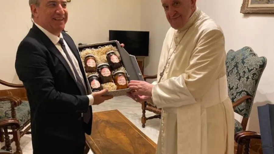 Cuatro meses y medio después, Urribarri reveló que se reunió con el Papa Francisco