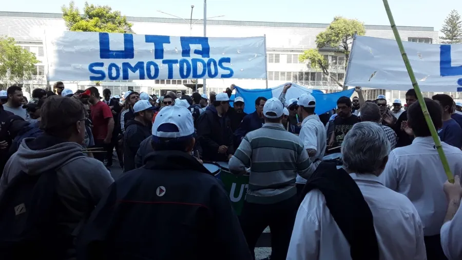 UTA frente a Casa de Gobierno