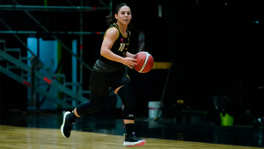 Básquet: la entrerriana Valeria Fernández, lectura y seguridad para la conducción de Obras