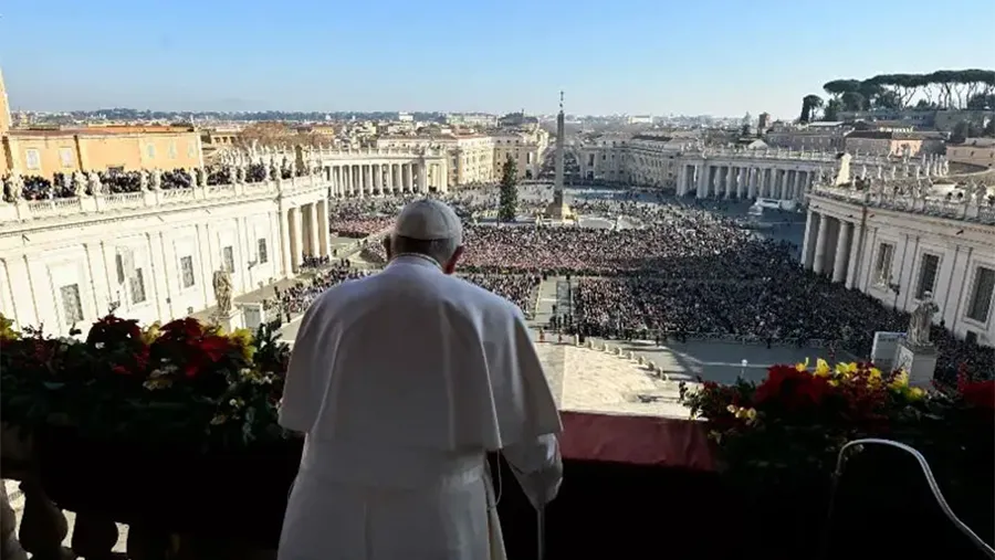 En su mensaje navideño, Francisco pidió el fin inmediato de la “insensata” guerra entre Rusia y Ucrania.