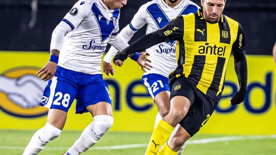 Vélez empató sin goles con Peñarol y clasificó desde el primer puesto a octavos de final