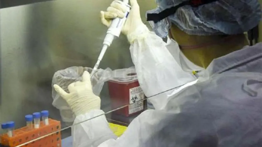 El Ministerio de Salud de la Nación informó este sábado que durante las últimas 24 horas se registraron 12 muertes y 704 nuevos casos positivos por coronavirus. El Ministerio de Salud de la Nación informó este sábado que durante las últimas 24 horas se registraron 12 muertes y 704 nuevos casos positivos por coronavirus.