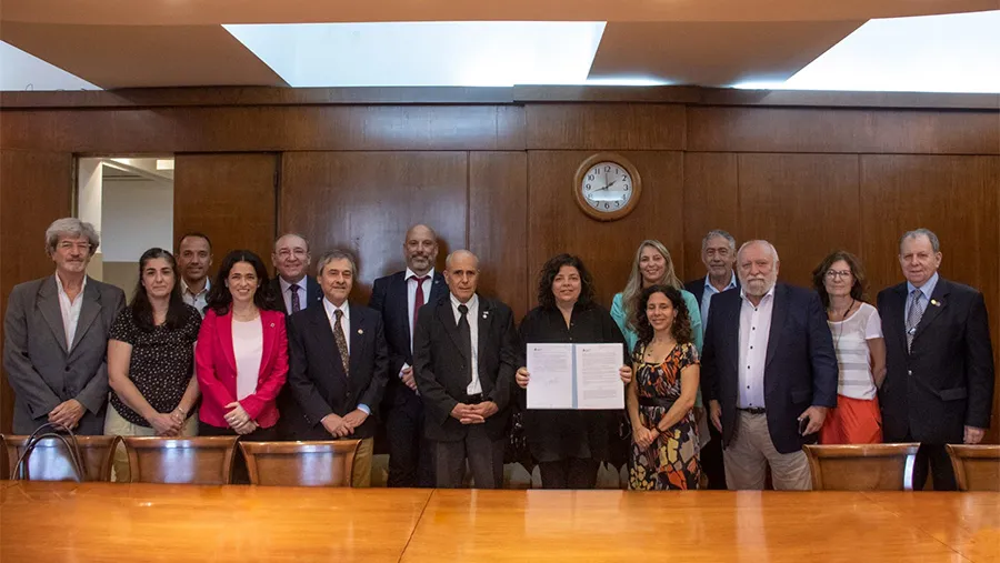 El Ministerio de Salud de la Nación firmó una resolución por la cual declara de interés sanitario a la profesión de veterinaria. El Ministerio de Salud de la Nación firmó una resolución por la cual declara de interés sanitario a la profesión de veterinaria.