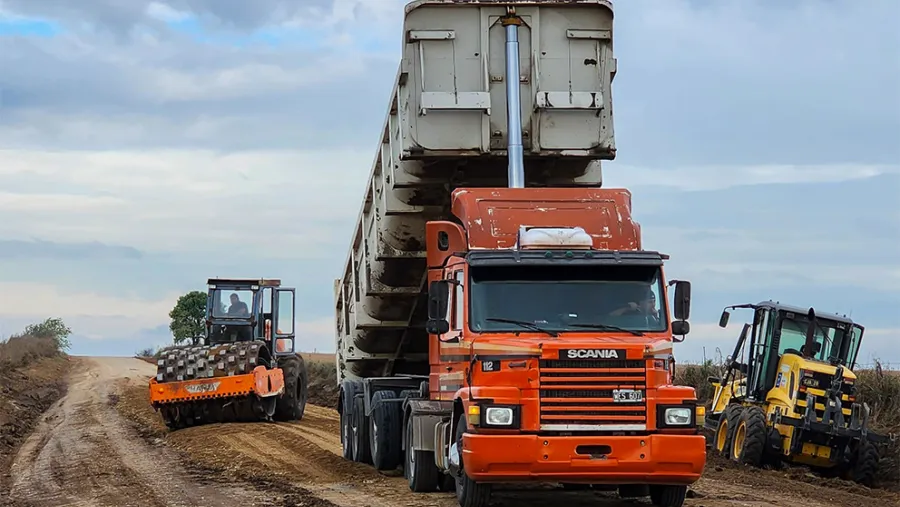 Vialidad provincial inició el mejoramiento de los caminos de uso productivo y social.