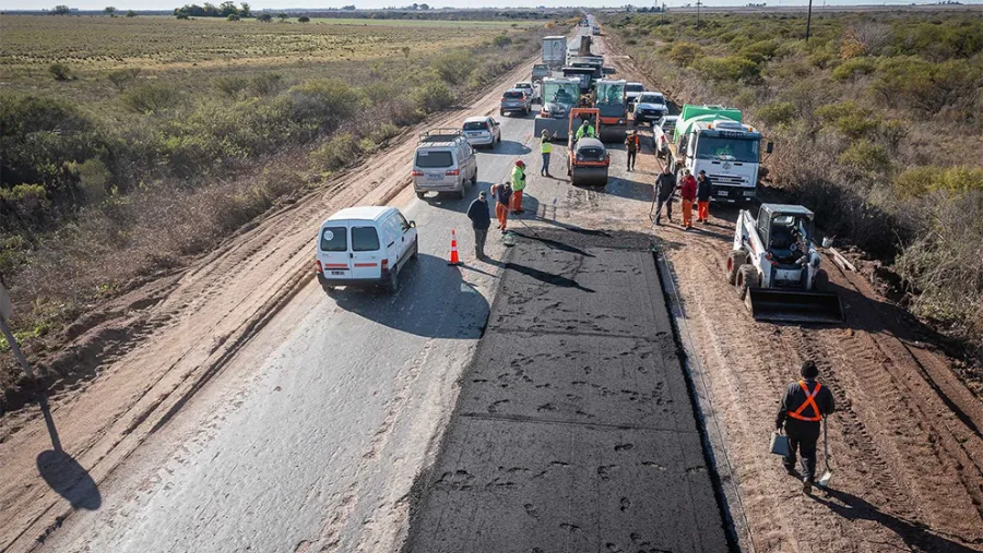 La repavimentación de las rutas para vincular a los Departamentos Tala y Uruguay es clave para la seguridad vial. La repavimentación de las rutas para vincular a los Departamentos Tala y Uruguay es clave para la seguridad vial.
