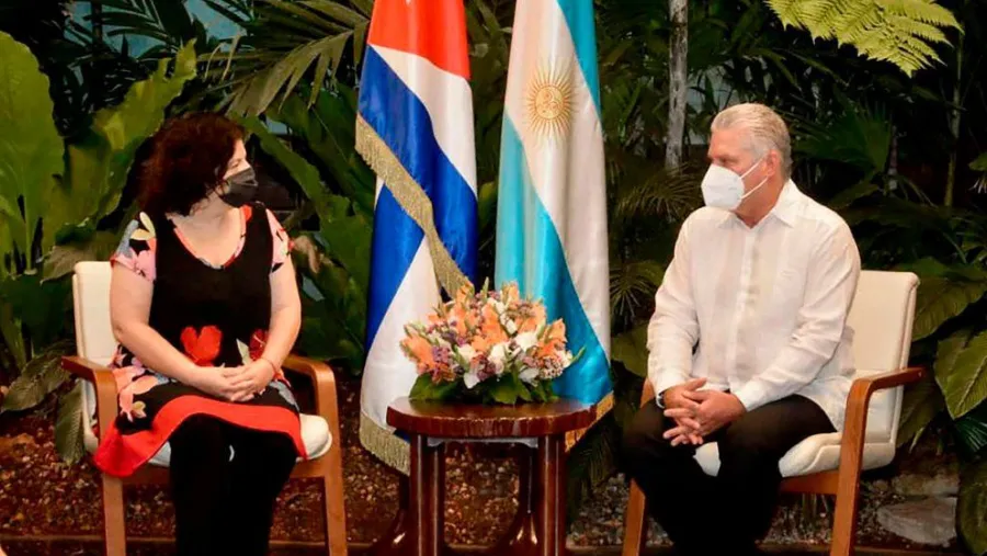 Carla Vizzotti con Díaz-Canel en Cuba