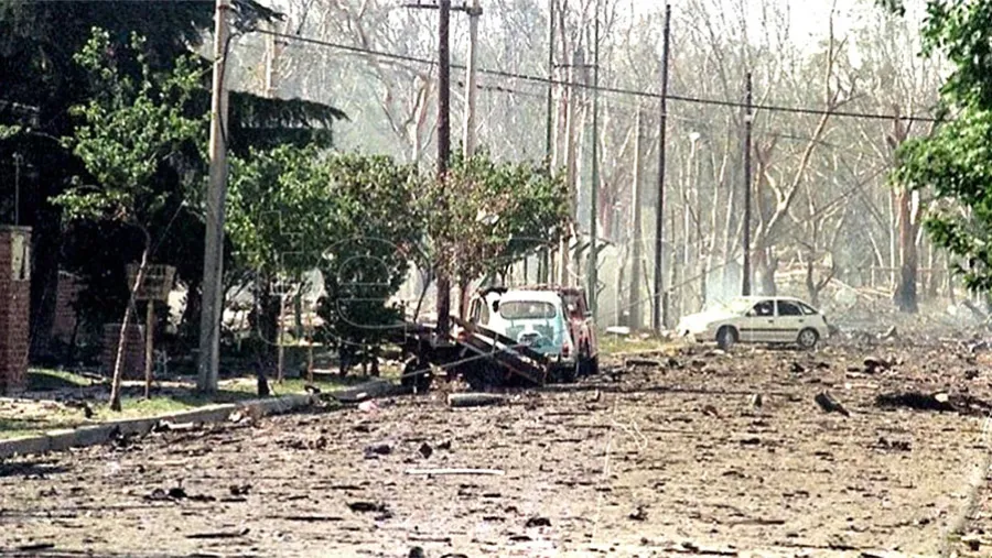 El 3 de noviembre de 1995 fue la explosión deliberada de Río Tercero (Córdoba) con un saldo de siete muertos, más de 300 heridos y graves daños materiales. El 3 de noviembre de 1995 fue la explosión deliberada de Río Tercero (Córdoba) con un saldo de siete muertos, más de 300 heridos y graves daños materiales.