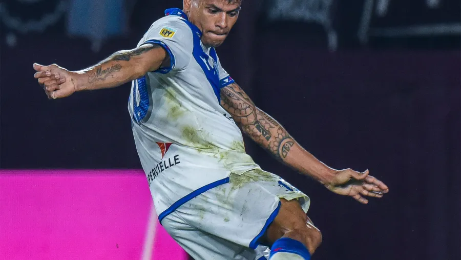 Fútbol: el entrerriano Walter Bou le dio a Vélez un triunfo clave frente a Lanús