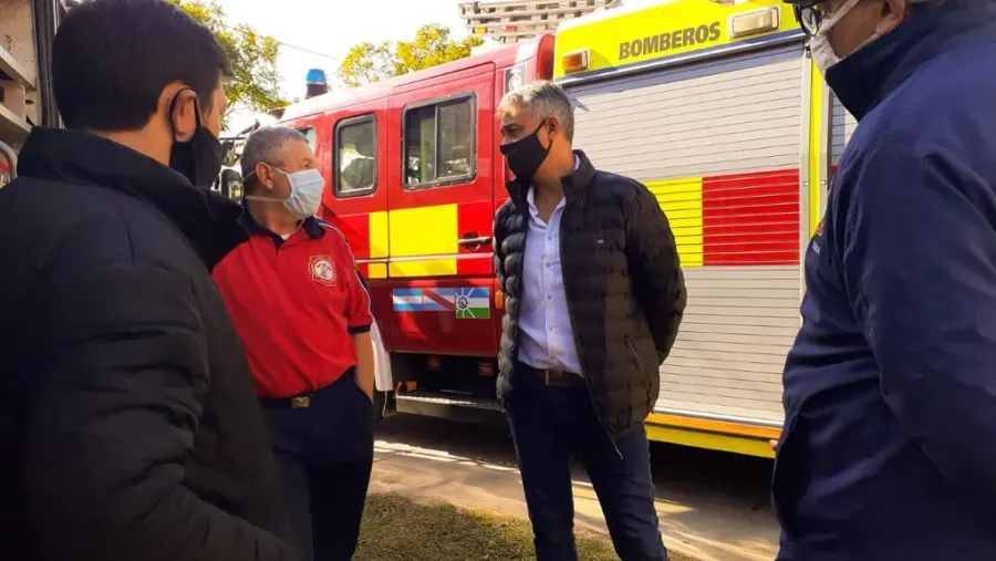 Diego Lara en el cuartel de Bomberos de María Grande