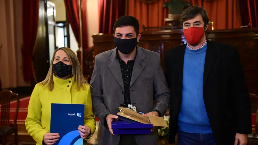 Distinguen la trayectoria musical de Marcos Pereyra y los 12 Monos 