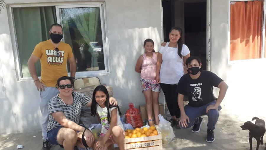 Un grupo de egresados convirtió su cena aniversario en ayuda solidaria 