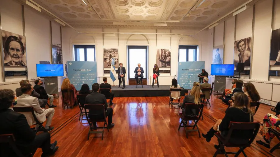homenaje Fernández a César Cigliutti