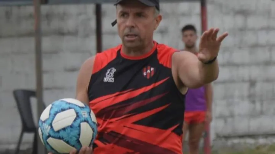 En Patronato decidieron ponerle fin al ciclo del DT Gustavo Álvarez 