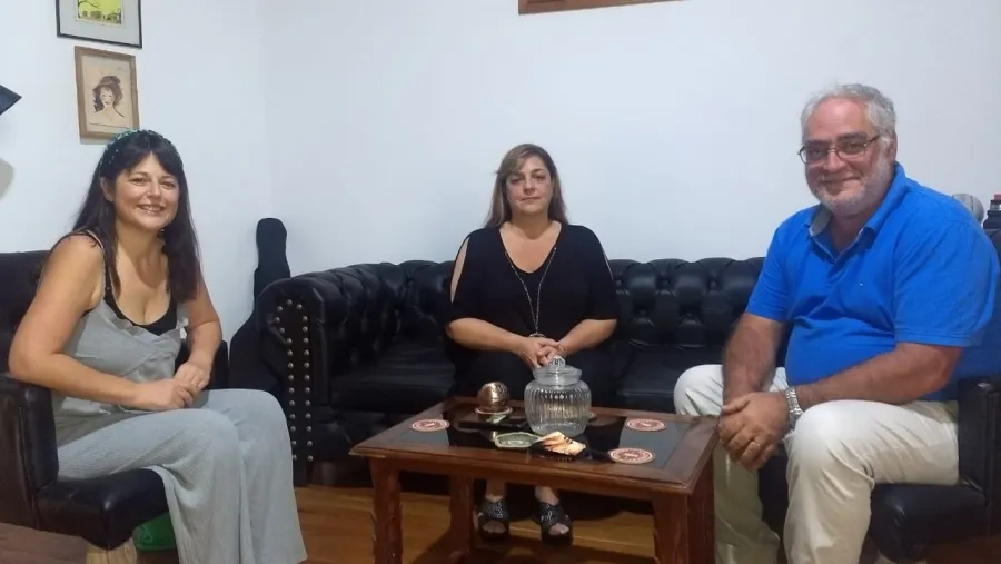 Carolina Gaillard, Carla Cusimano y Miguel Cullen 