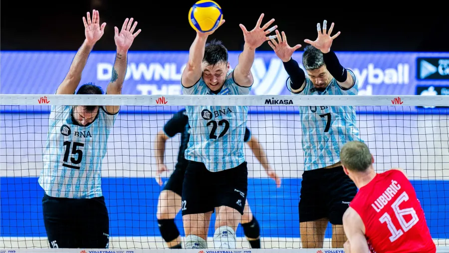 Con el aporte del paranaense Luciano Vicentín, Argentina venció a Serbia por la VNL