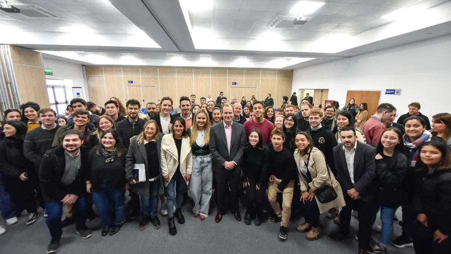 Bordet convocó a los jóvenes a participar del programa “gestión para el desarrollo”