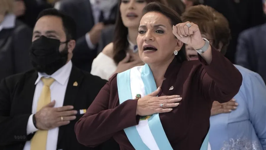 Xiomara Castro juró y se convirtió en la primera presidenta de Honduras