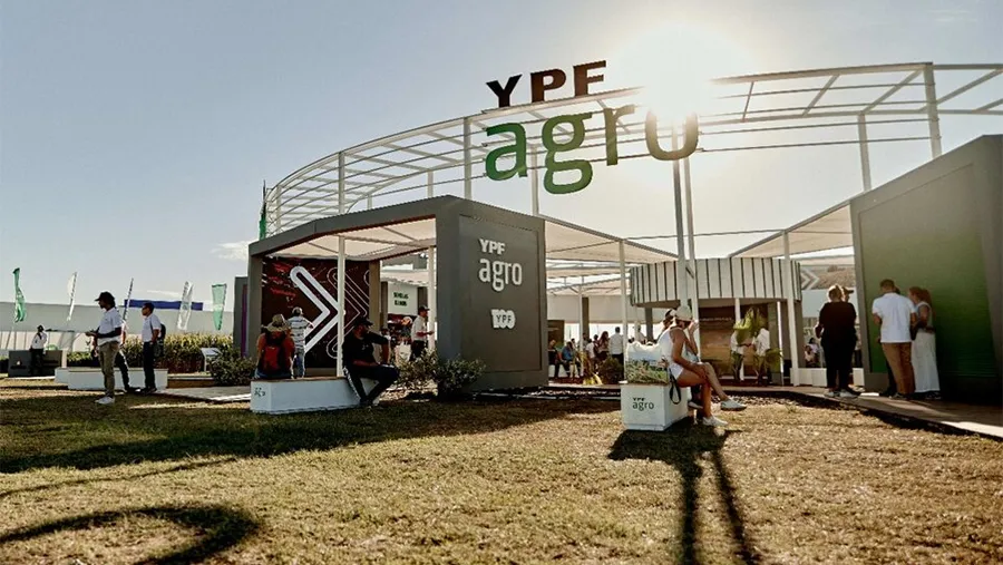 La división de negocios de la petrolera estatal YPF opera desde 2001 en el mercado de insumos agrícolas y en el expendio de combustibles para los productores agropecuarios.